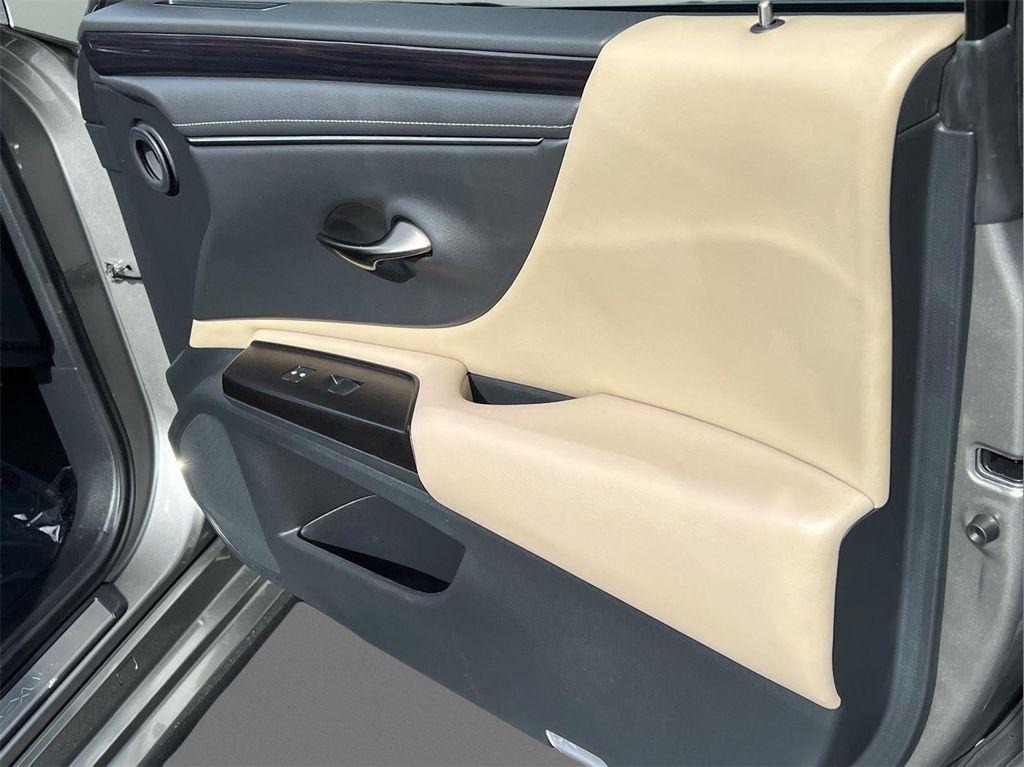 used 2019 Lexus ES 350 car, priced at $25,714