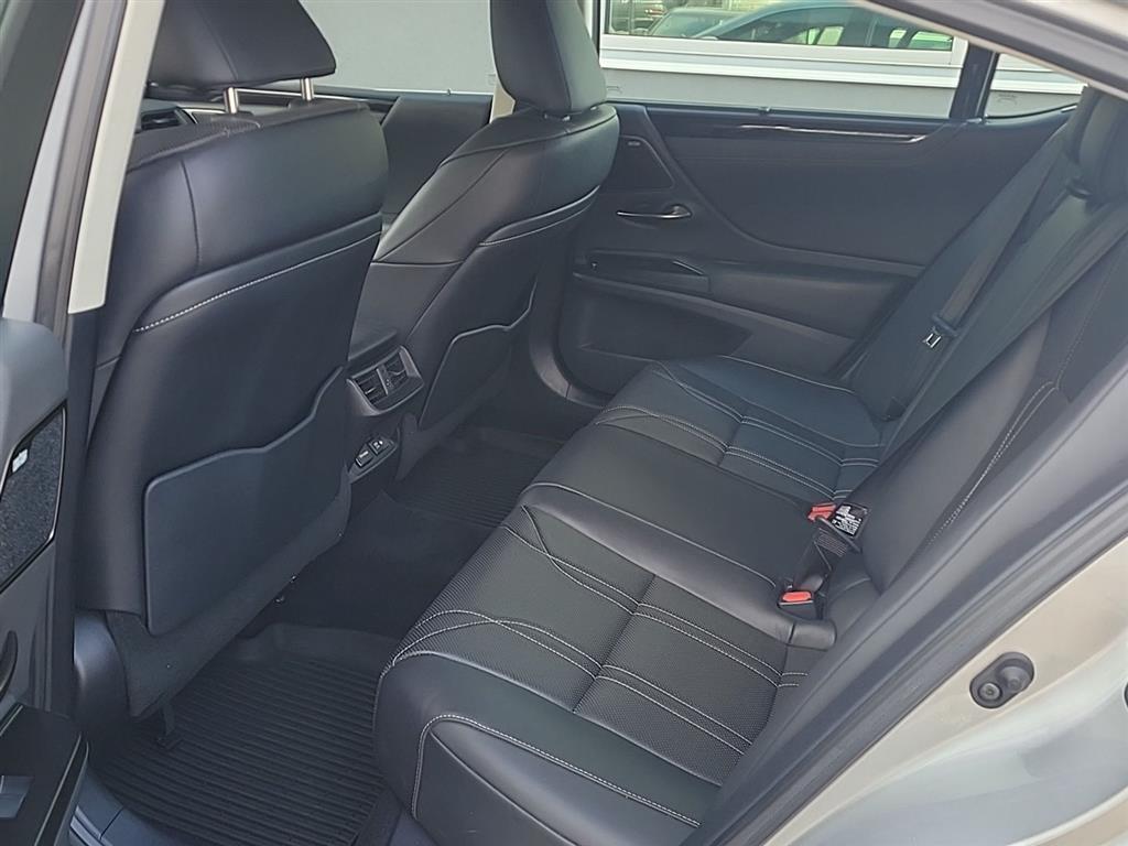 used 2020 Lexus ES 350 car, priced at $34,419