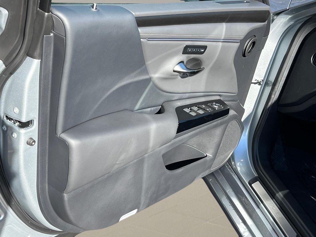 new 2025 Lexus ES 350 car, priced at $48,175