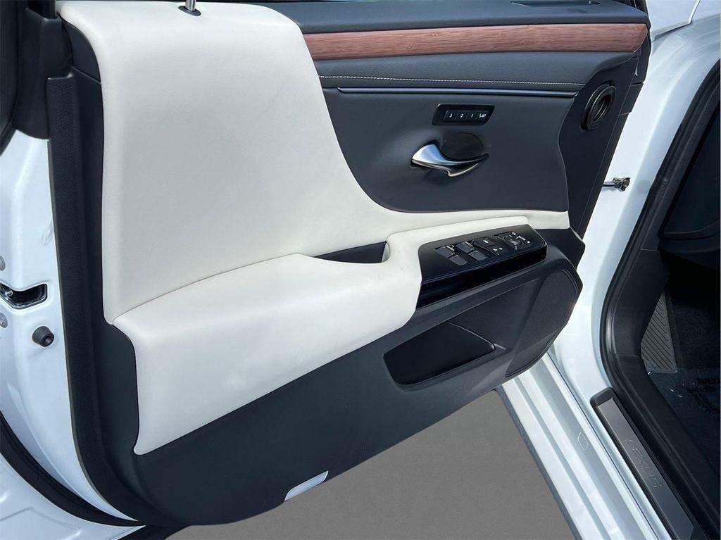 new 2025 Lexus ES 350 car, priced at $48,120
