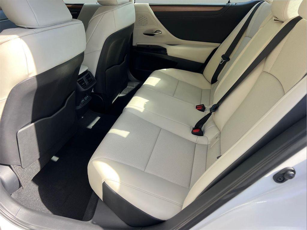 new 2025 Lexus ES 350 car, priced at $48,120
