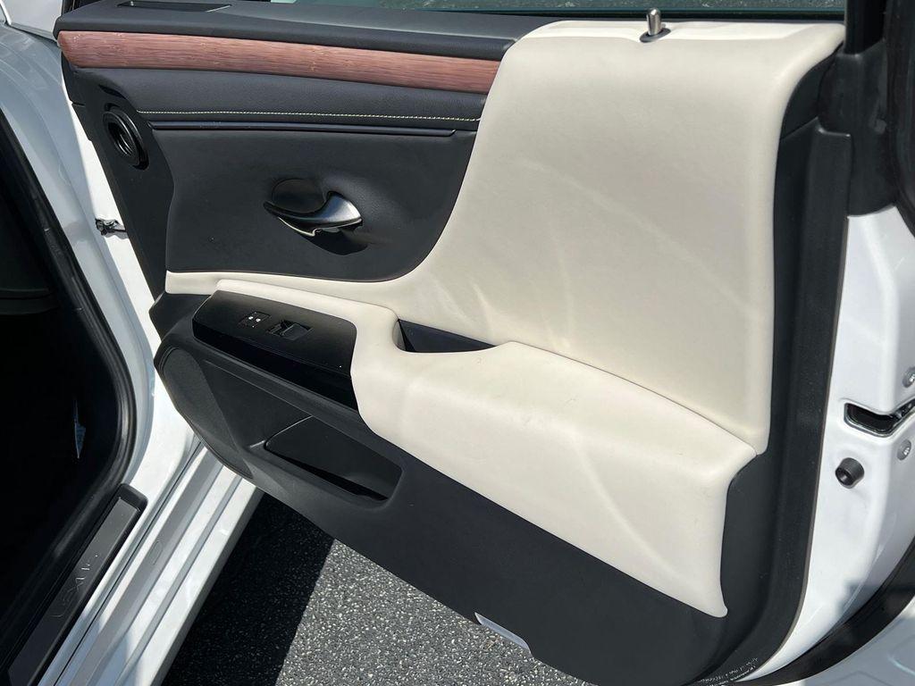 used 2025 Lexus ES 350 car, priced at $44,990