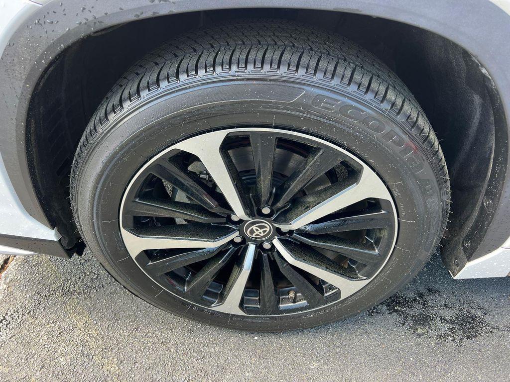 used 2021 Toyota Highlander car, priced at $28,890