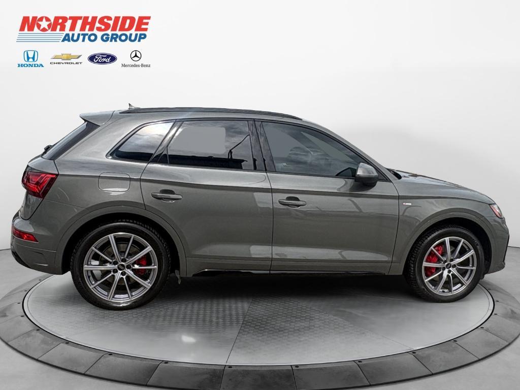 Audi Q5 view 8
