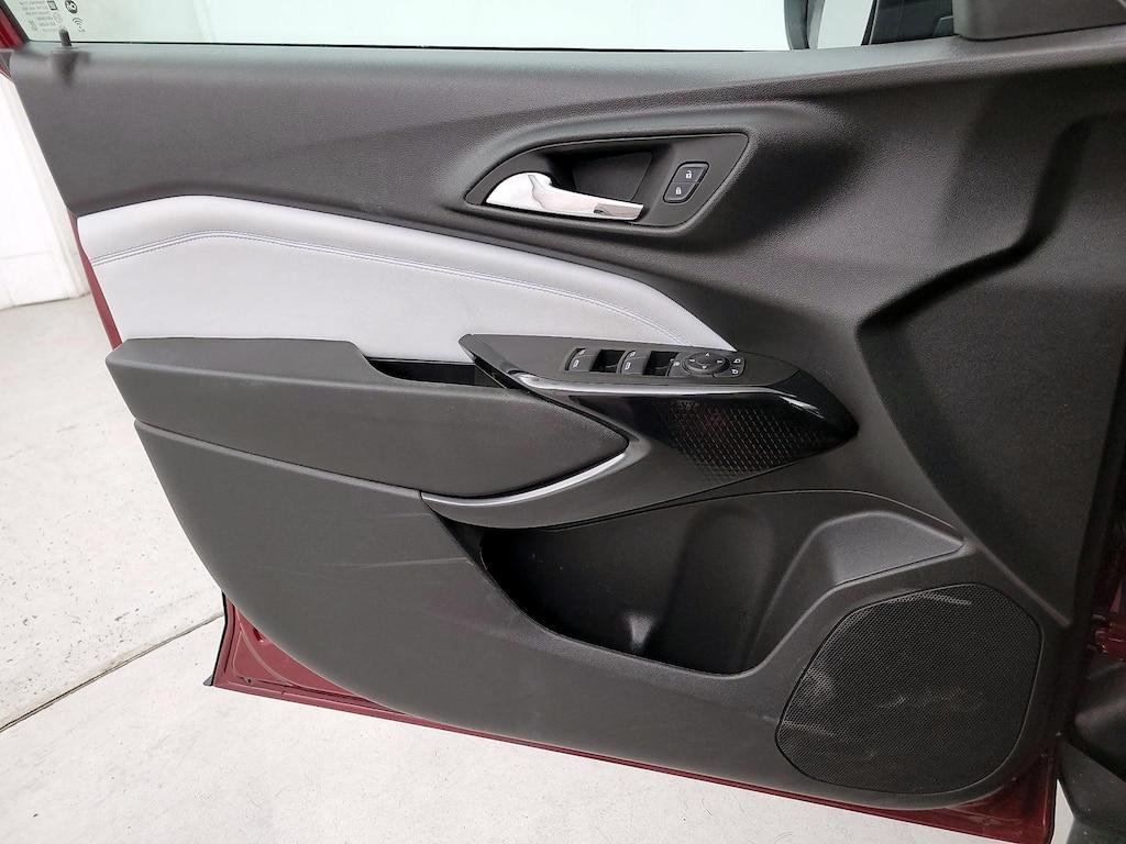 used 2025 Chevrolet Trax car, priced at $22,998