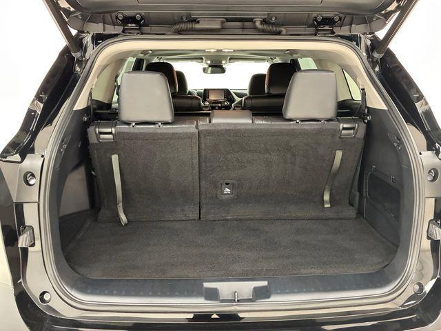 used 2022 Toyota Highlander car, priced at $40,366