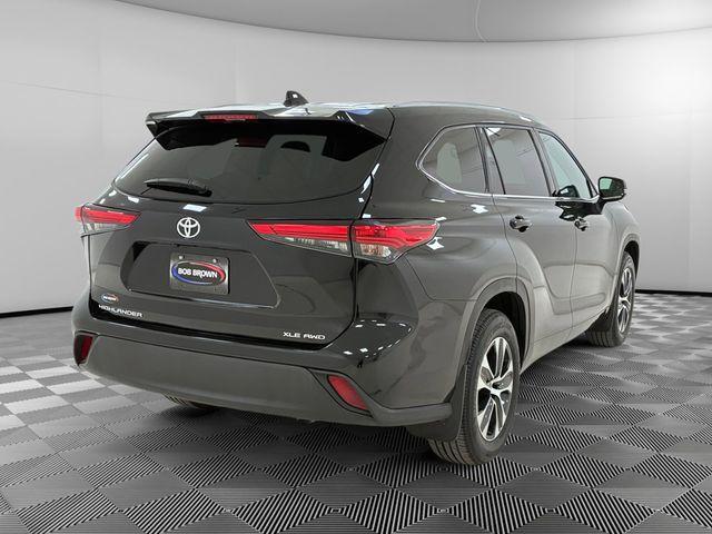 used 2022 Toyota Highlander car, priced at $40,366