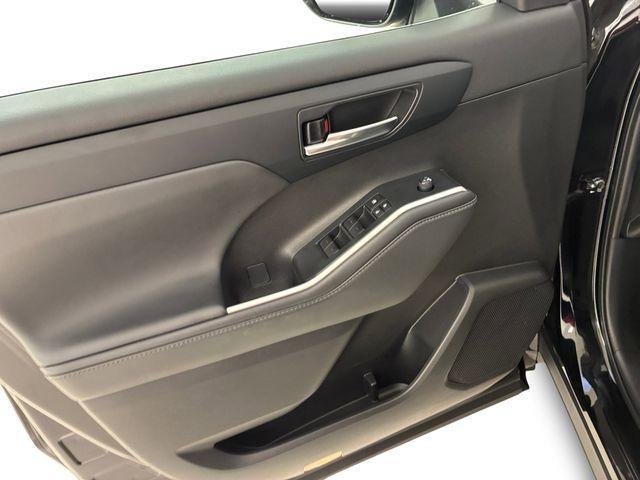 used 2022 Toyota Highlander car, priced at $40,366