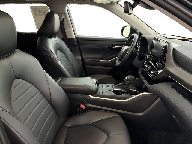 used 2022 Toyota Highlander car, priced at $40,366