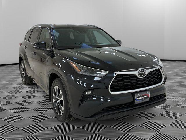 used 2022 Toyota Highlander car, priced at $40,366