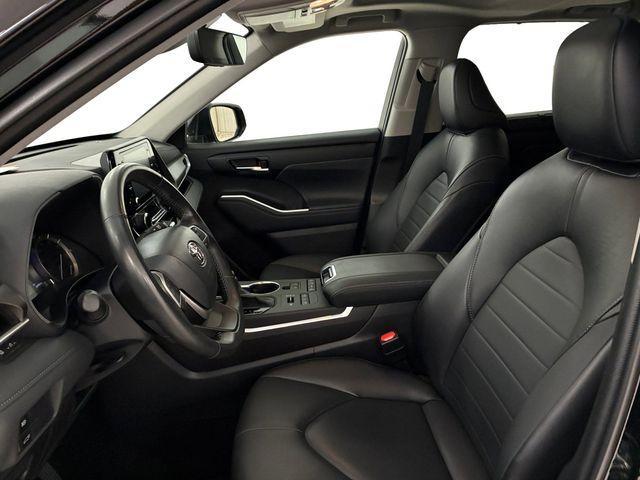used 2022 Toyota Highlander car, priced at $40,366