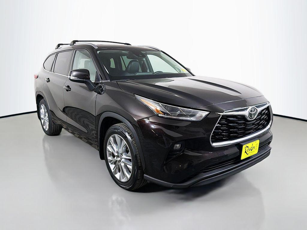 used 2022 Toyota Highlander car, priced at $33,990