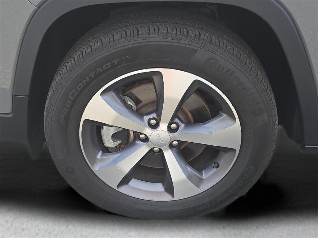 used 2021 Jeep Cherokee car, priced at $25,977