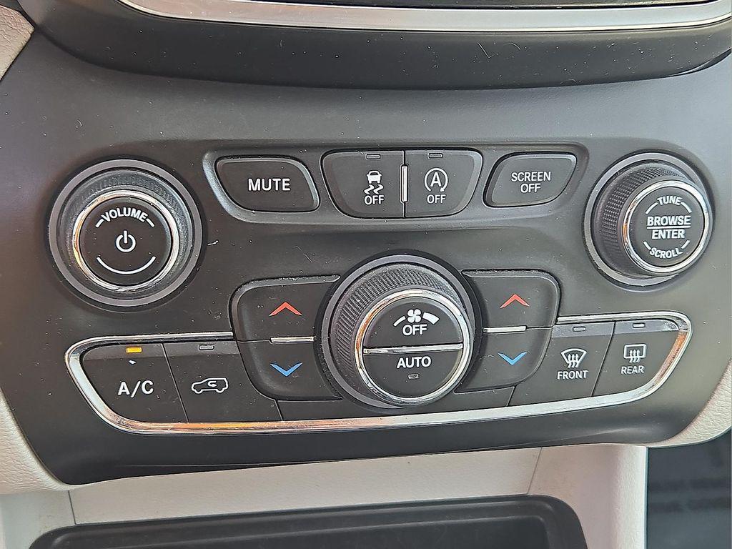 used 2021 Jeep Cherokee car, priced at $25,977