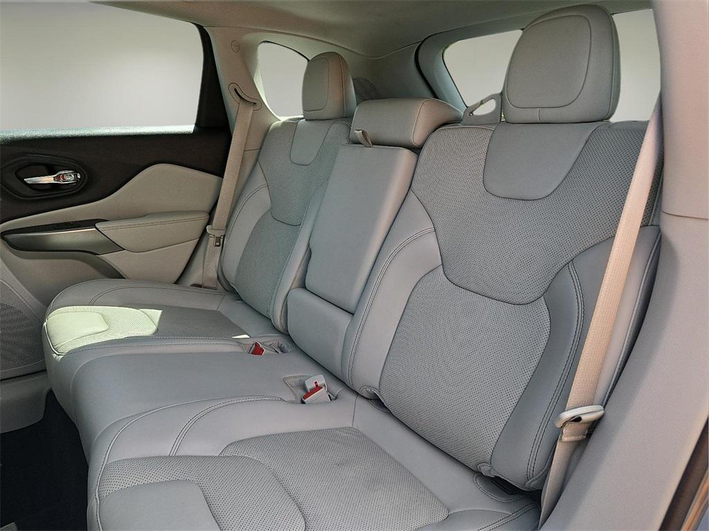 used 2021 Jeep Cherokee car, priced at $25,977