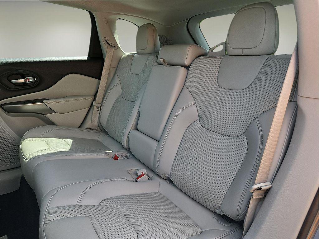 used 2021 Jeep Cherokee car, priced at $25,977