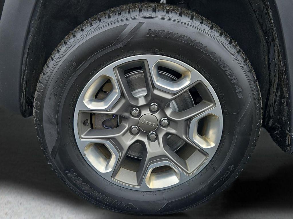 used 2019 Jeep Cherokee car, priced at $15,977