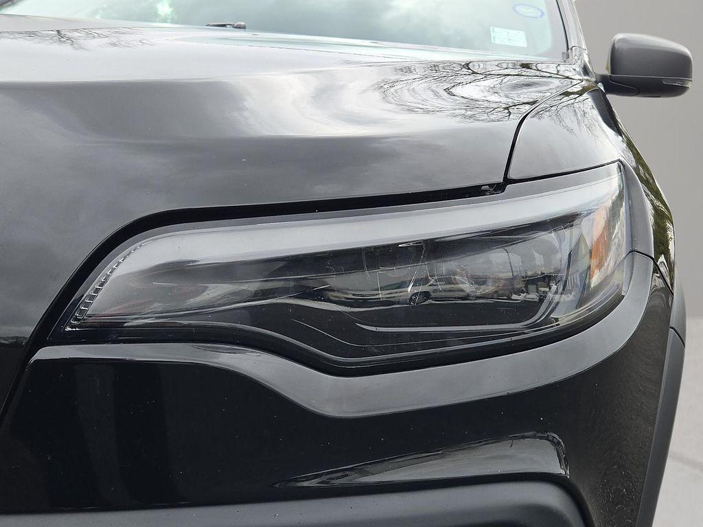 used 2019 Jeep Cherokee car, priced at $15,977