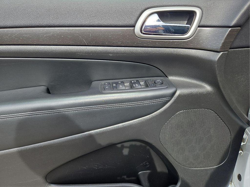 used 2017 Jeep Grand Cherokee car, priced at $13,477