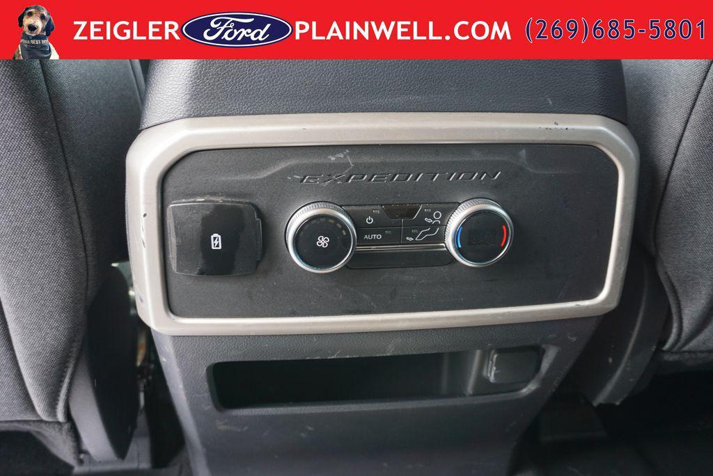 used 2024 Ford Expedition car, priced at $35,454