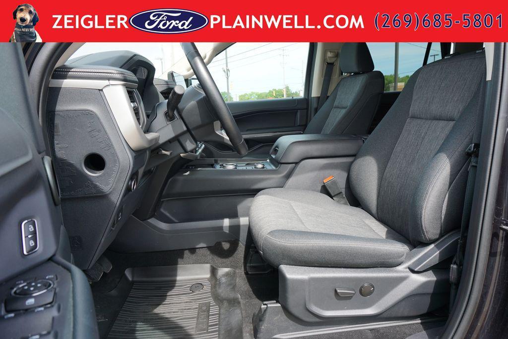 used 2024 Ford Expedition car, priced at $35,454