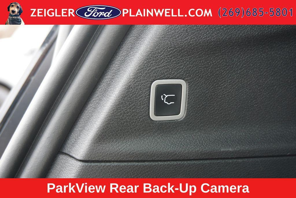 used 2025 Chrysler Pacifica car, priced at $28,494