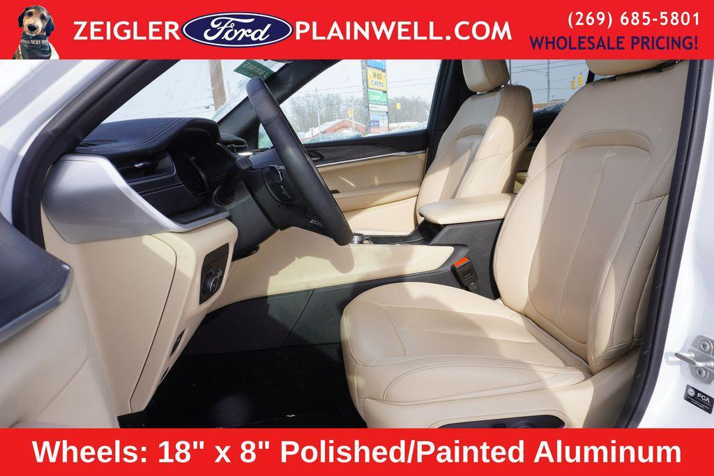 used 2024 Jeep Grand Cherokee car, priced at $25,990