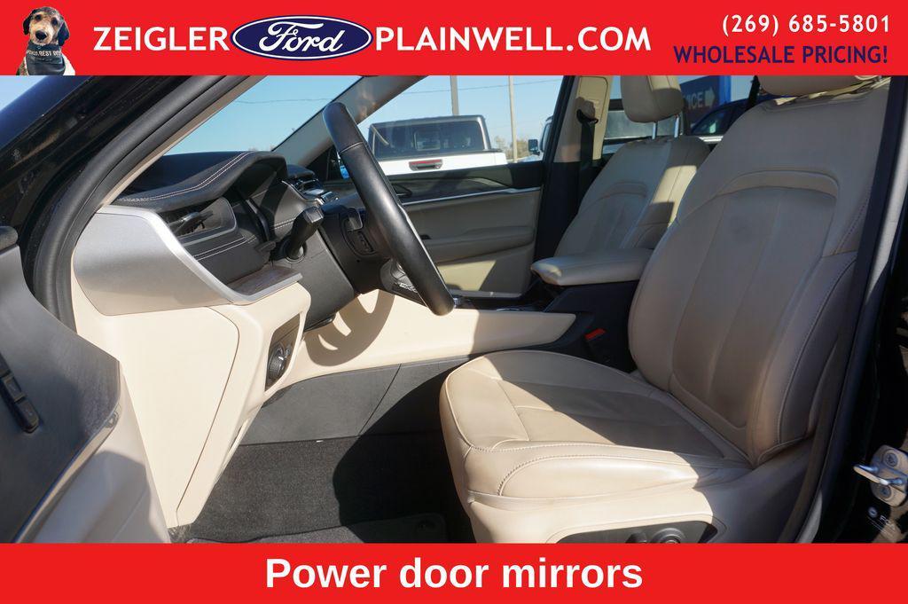 used 2022 Jeep Grand Cherokee car, priced at $19,500