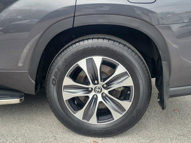 used 2023 Toyota Highlander car, priced at $31,995