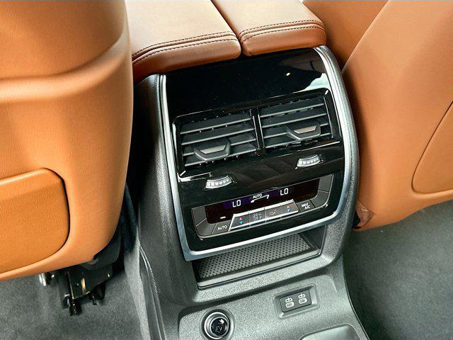 new 2026 BMW X7 car, priced at $100,105