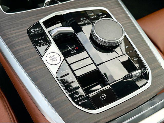 new 2026 BMW X7 car, priced at $100,105