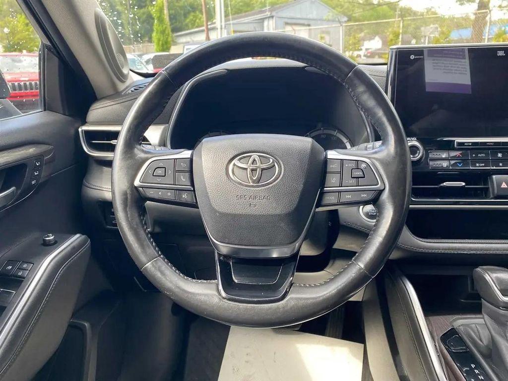 used 2020 Toyota Highlander car, priced at $32,549