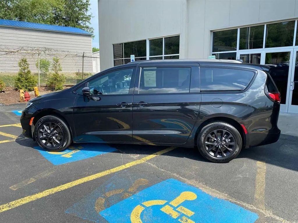 used 2021 Chrysler Pacifica car, priced at $23,912