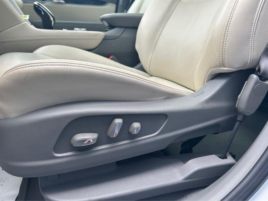 used 2023 Cadillac XT6 car, priced at $35,987