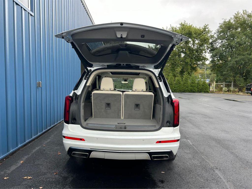 used 2023 Cadillac XT6 car, priced at $35,987