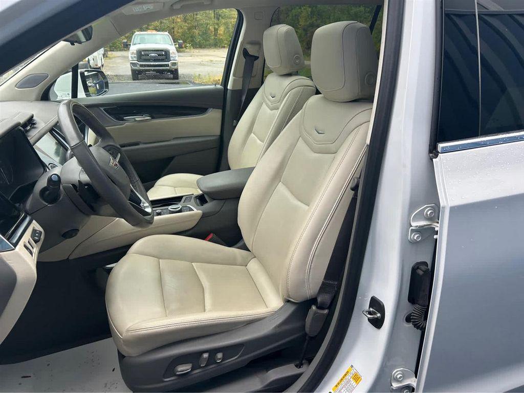 used 2023 Cadillac XT6 car, priced at $35,987