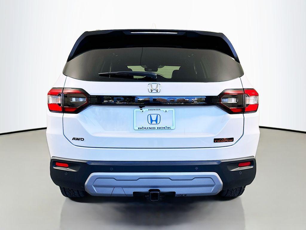 new 2025 Honda Pilot car, priced at $51,350