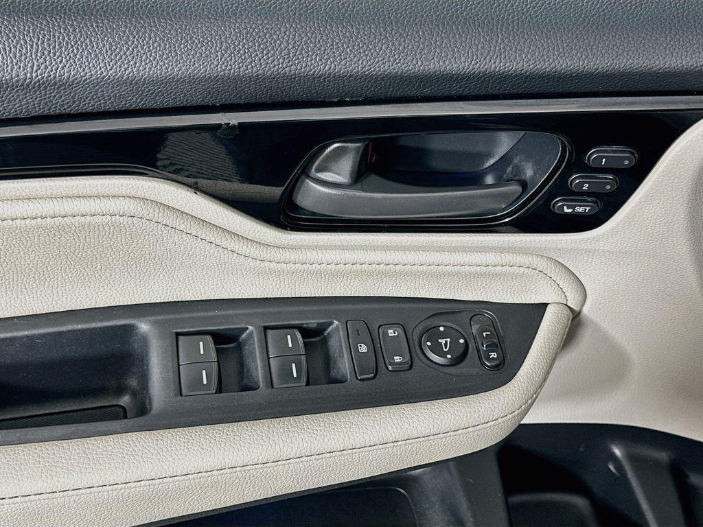 used 2025 Honda Odyssey car, priced at $40,186