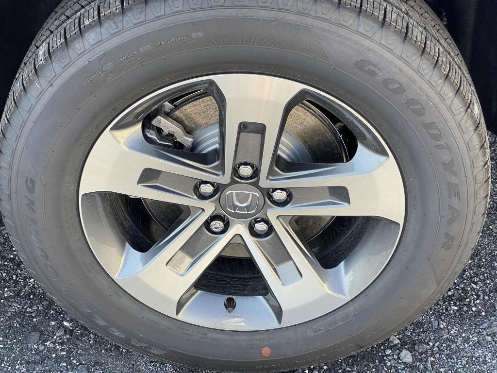 new 2025 Honda Pilot car, priced at $46,050