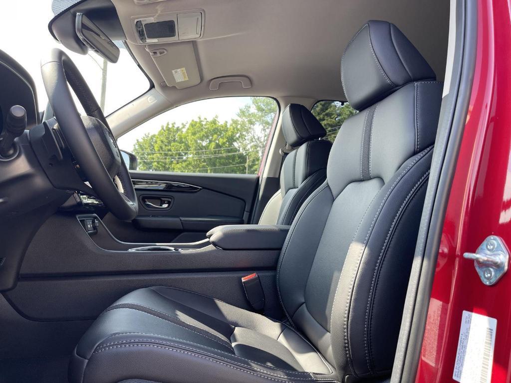 new 2025 Honda Pilot car, priced at $46,050