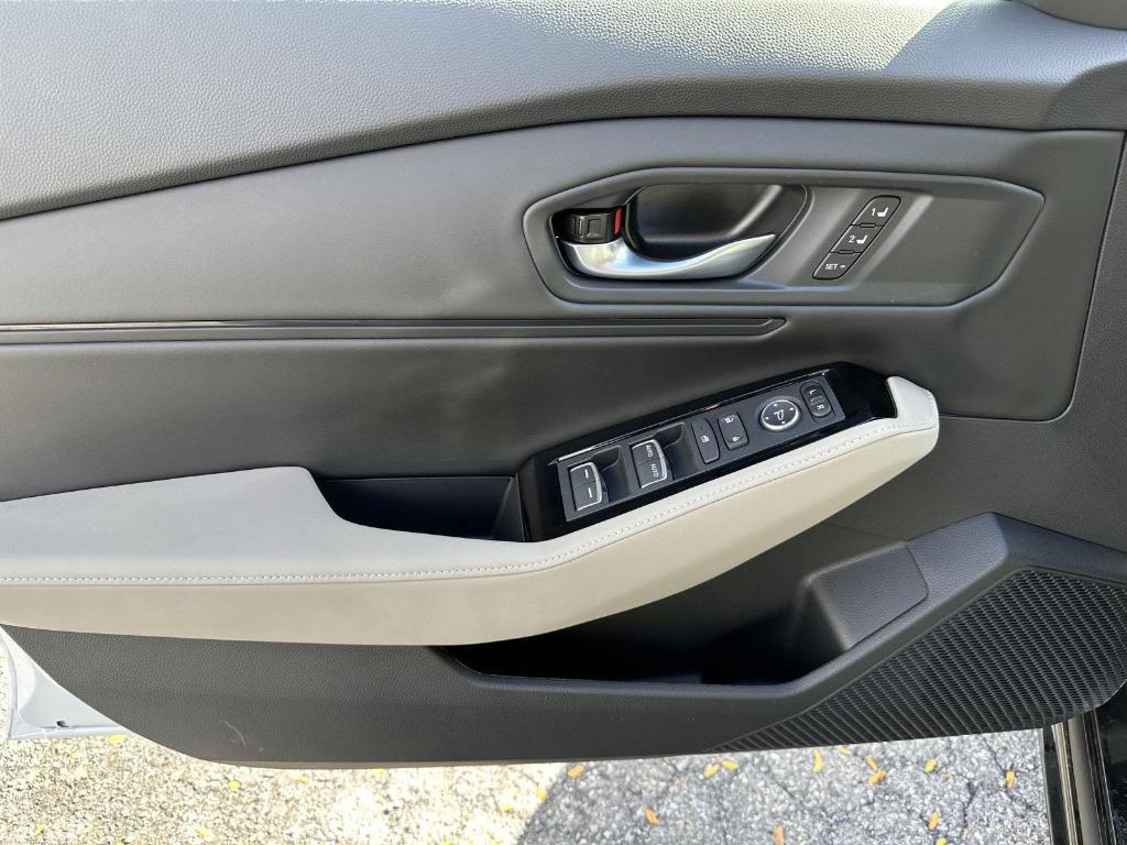 new 2025 Honda Accord Hybrid car, priced at $38,147