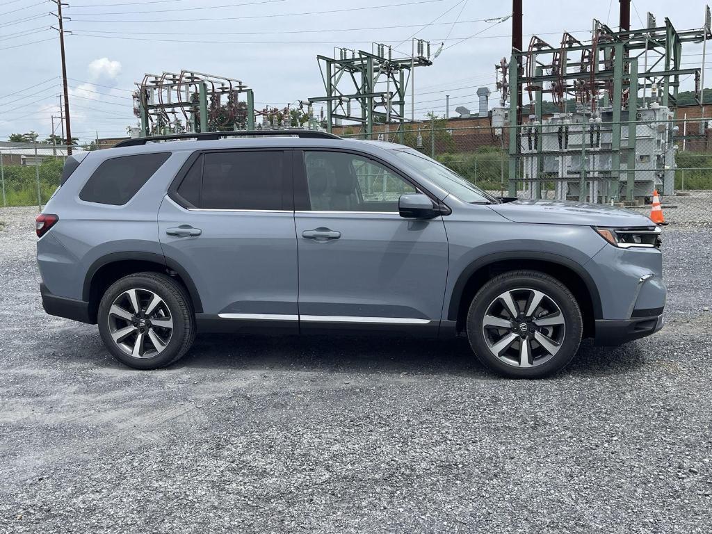 new 2025 Honda Pilot car, priced at $50,050