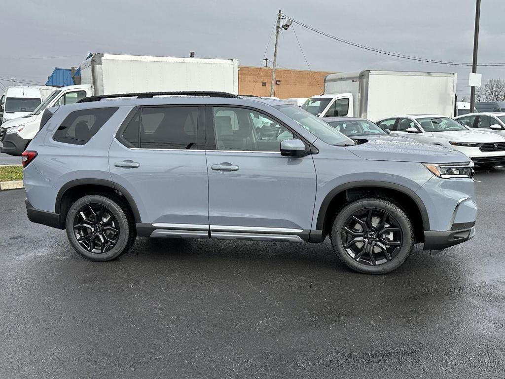 new 2025 Honda Pilot car, priced at $52,250