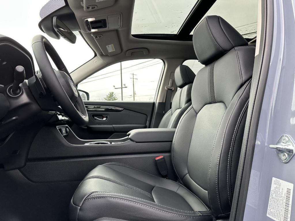 new 2025 Honda Pilot car, priced at $52,250