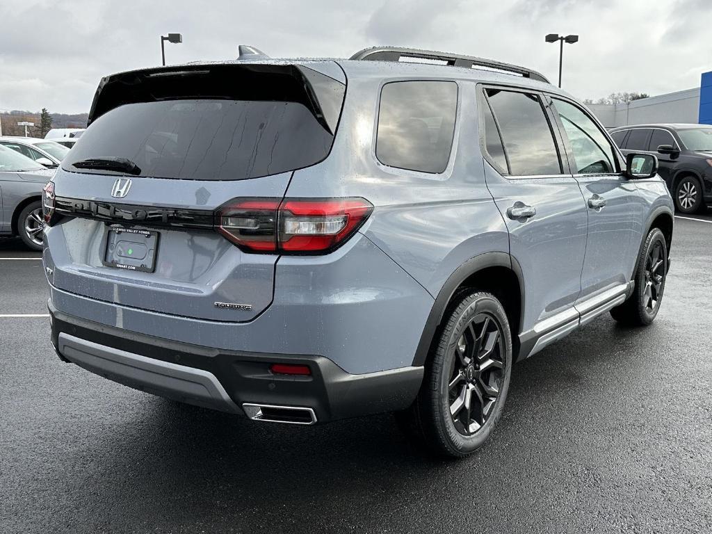 new 2025 Honda Pilot car, priced at $52,250