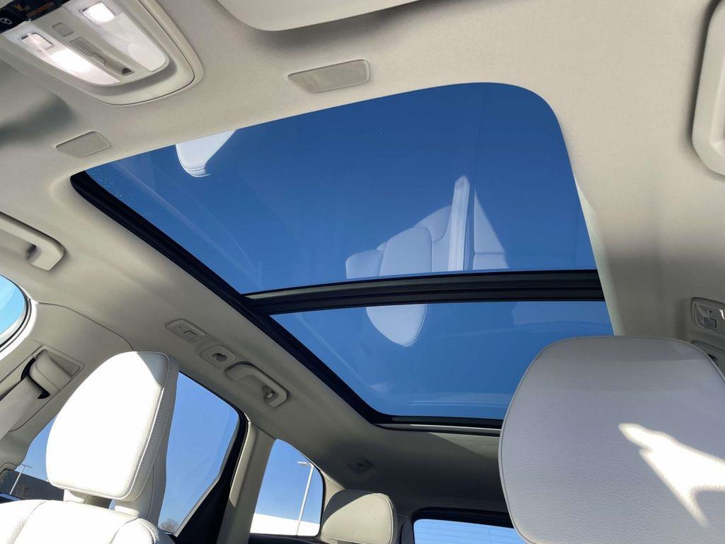 used 2023 Volvo XC60 car, priced at $38,421