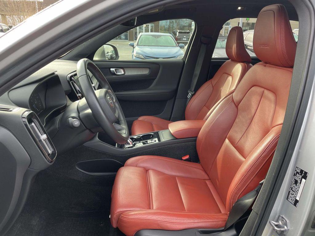 used 2019 Volvo XC40 car, priced at $17,125