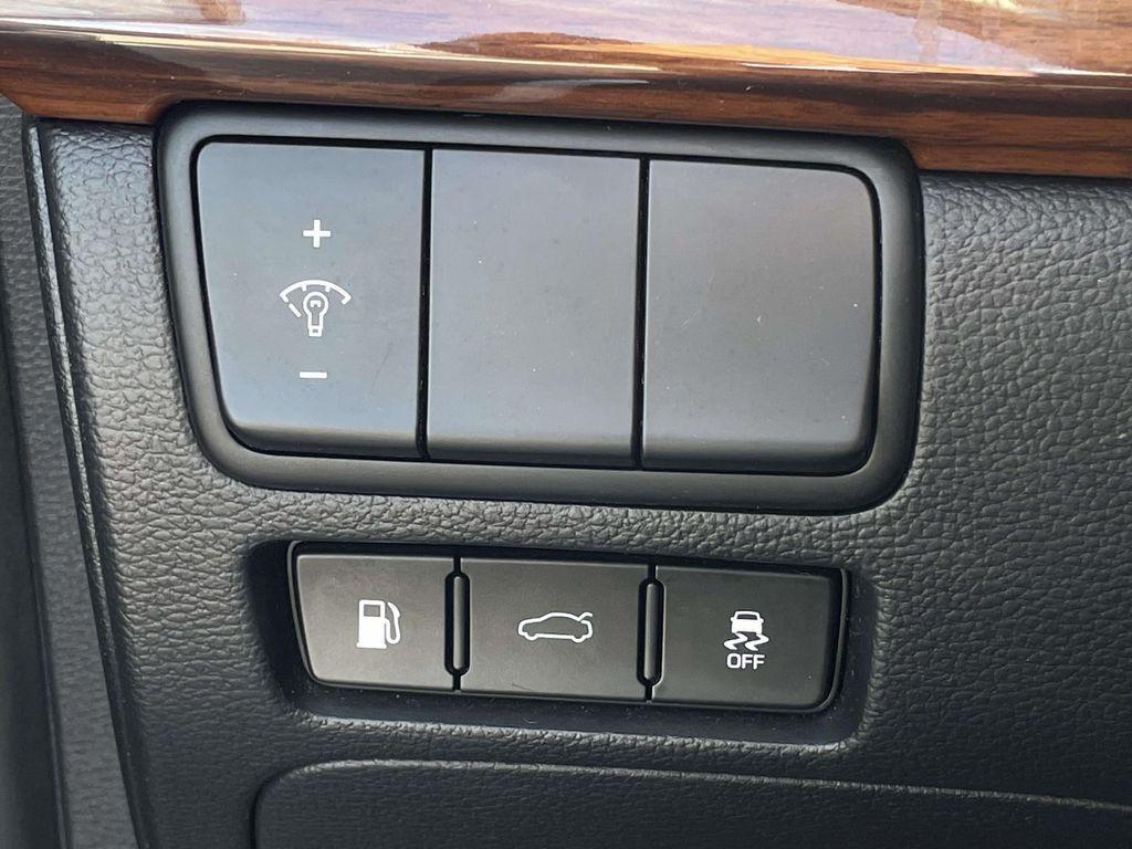 used 2018 Kia Cadenza car, priced at $13,028