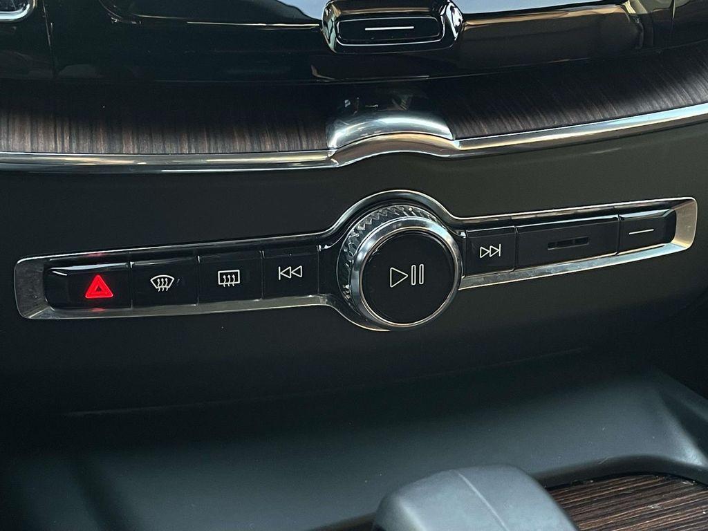 used 2023 Volvo XC60 car, priced at $35,809