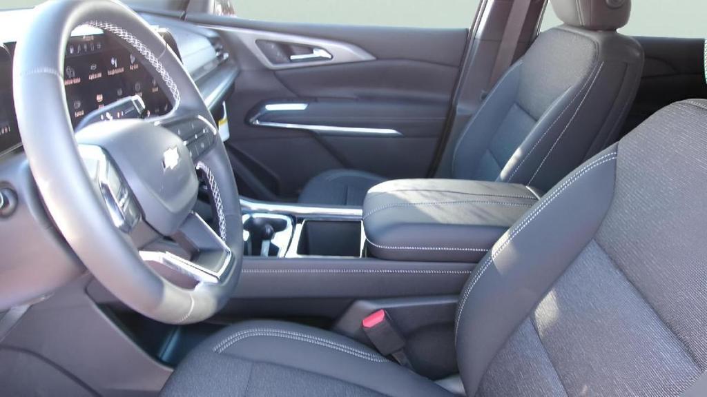 used 2025 Chevrolet Traverse car, priced at $39,995